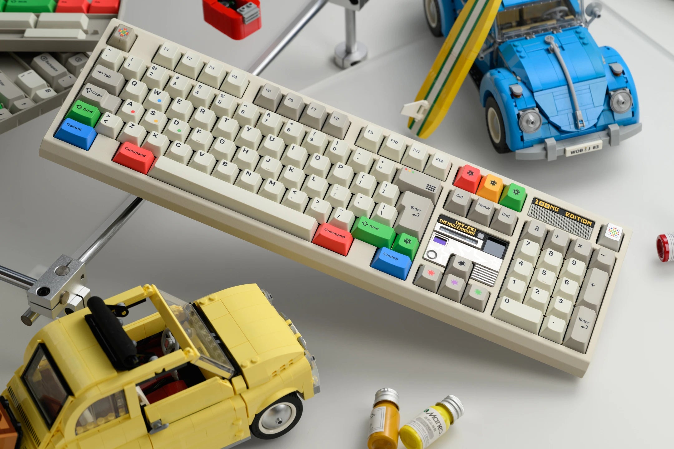 KAP Retro Lights R2 Keycap Set